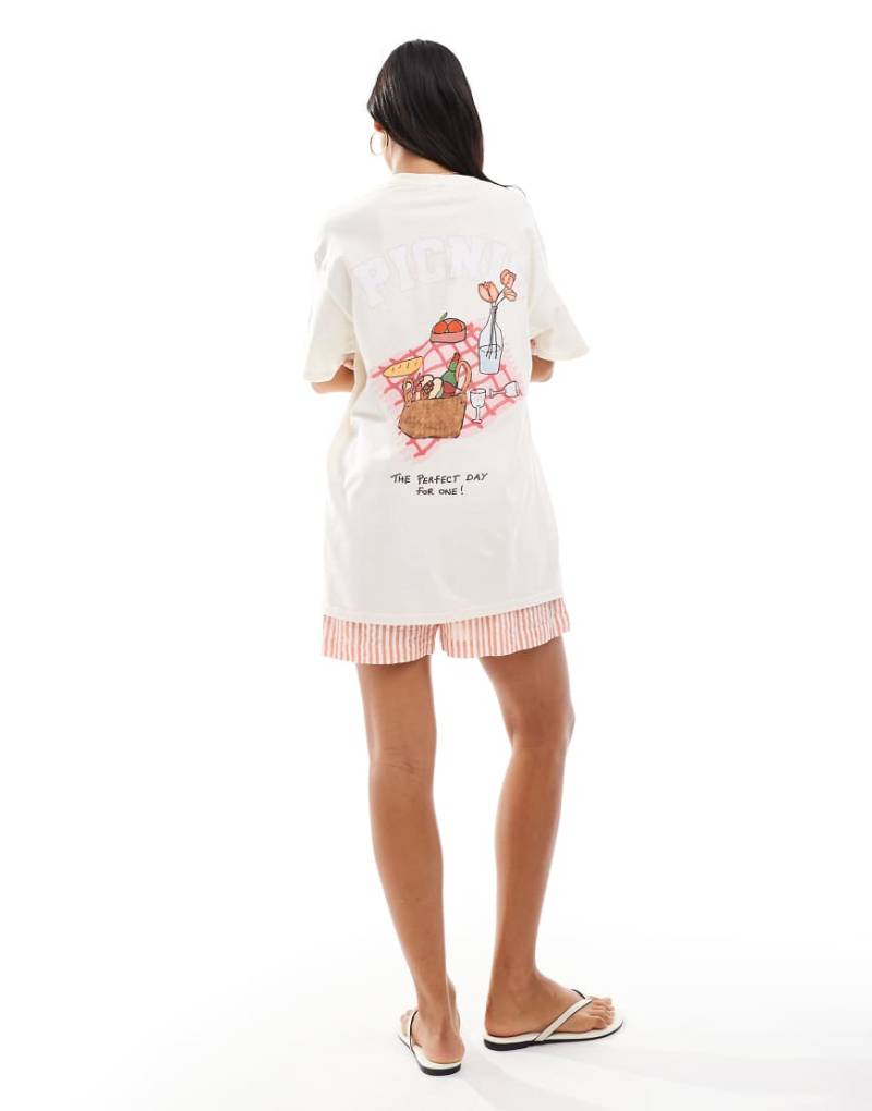 Miss Selfridge - Oversize-T-Shirt in Naturton mit Picknick-Grafikprint-Gelb von Miss Selfridge