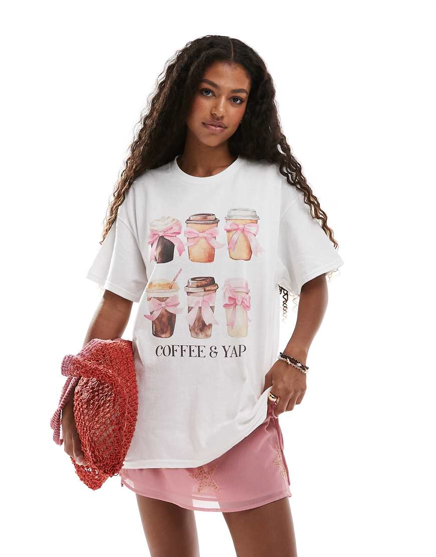 Miss Selfridge - Oversize-T-Shirt in Weiß mit „Coffee & Yap"-Print von Miss Selfridge