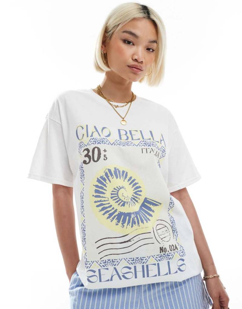 Miss Selfridge - Oversize-T-Shirt in Weiß mit sommerlicher Muschelgrafik von Miss Selfridge