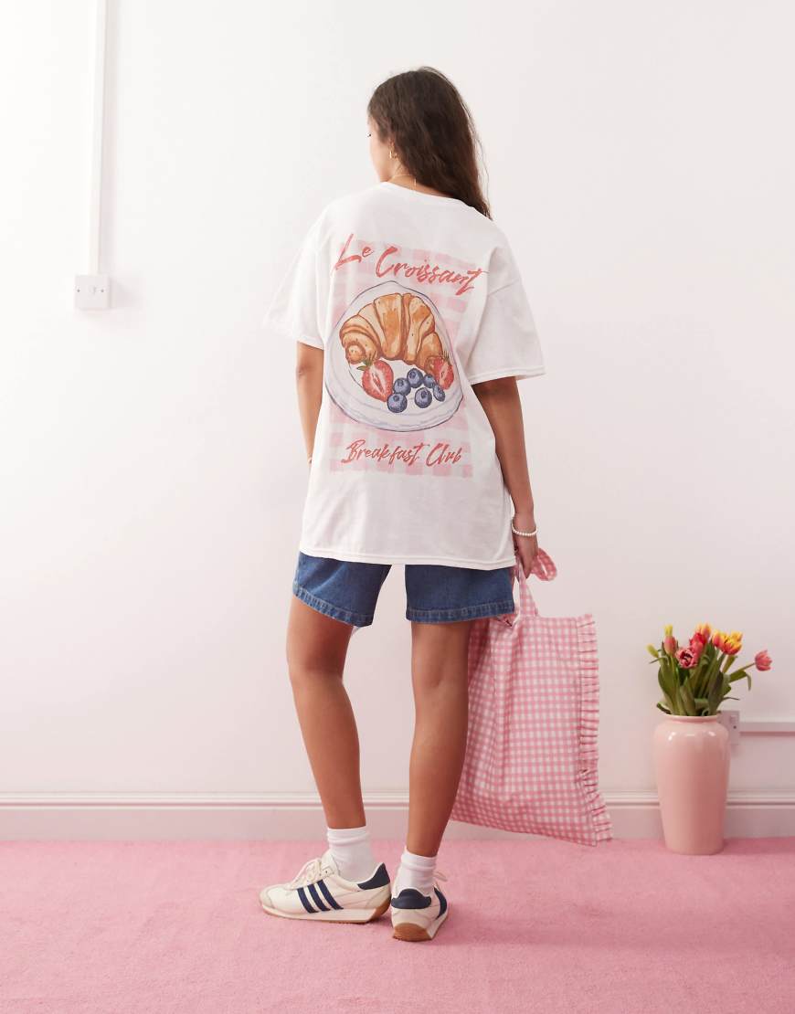 Miss Selfridge - Oversize-T-Shirt mit „Les Croissant"-Print-Weiß von Miss Selfridge