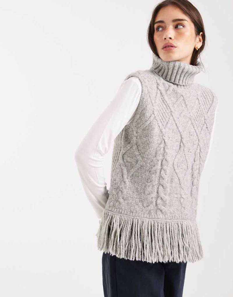 Miss Selfridge - Oversize-Tanktop aus Strickstoff in meliertem Grau mit Zopfmuster und Fransen von Miss Selfridge