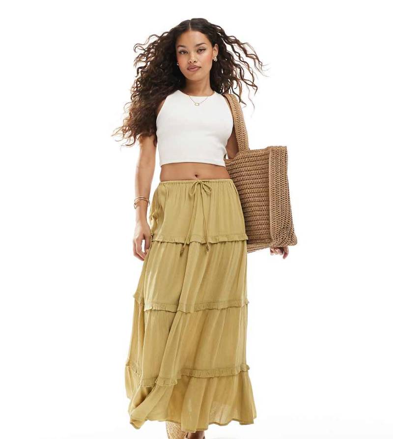 Miss Selfridge Petite - Gestufter Maxirock in hellem Khaki-Bunt von Miss Selfridge