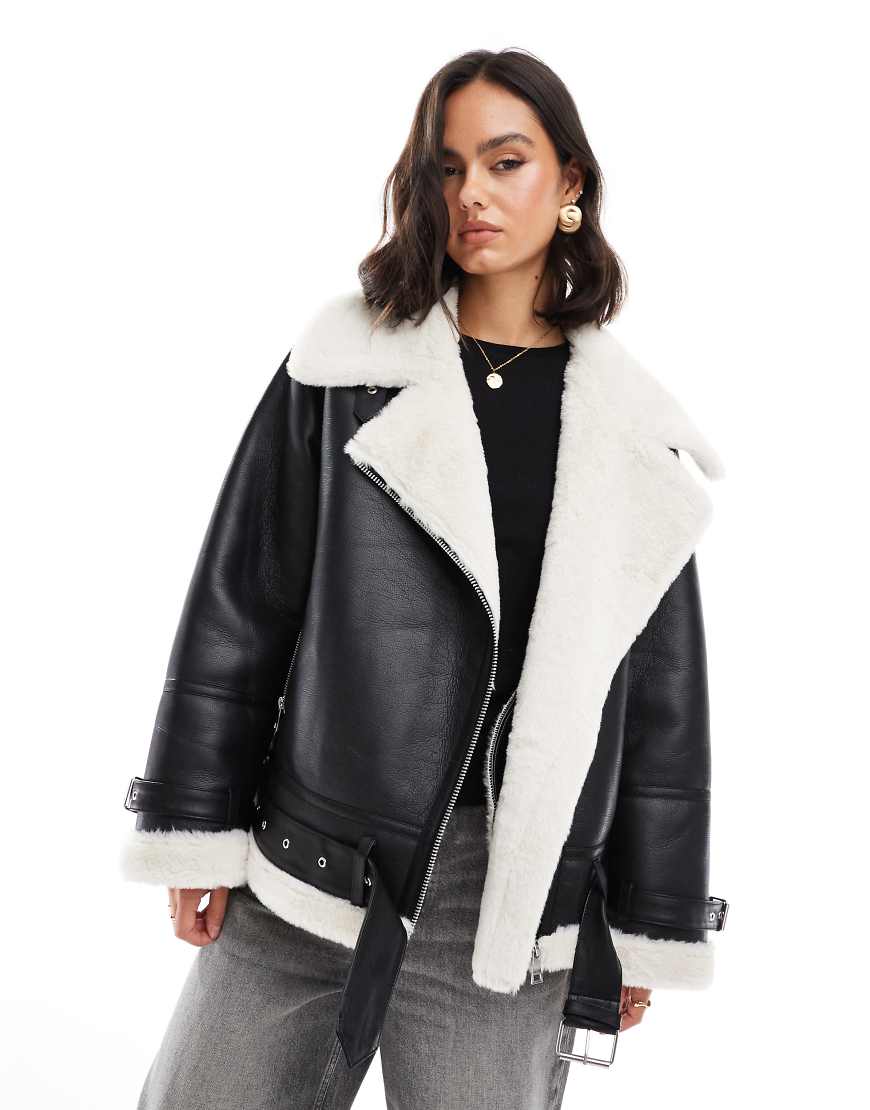 Miss Selfridge - Pilotenjacke in Schwarz mit Kontrastdetails Miss Selfridge - Pilotenjacke in Schwarz mit Kontrastdetails von Miss Selfridge