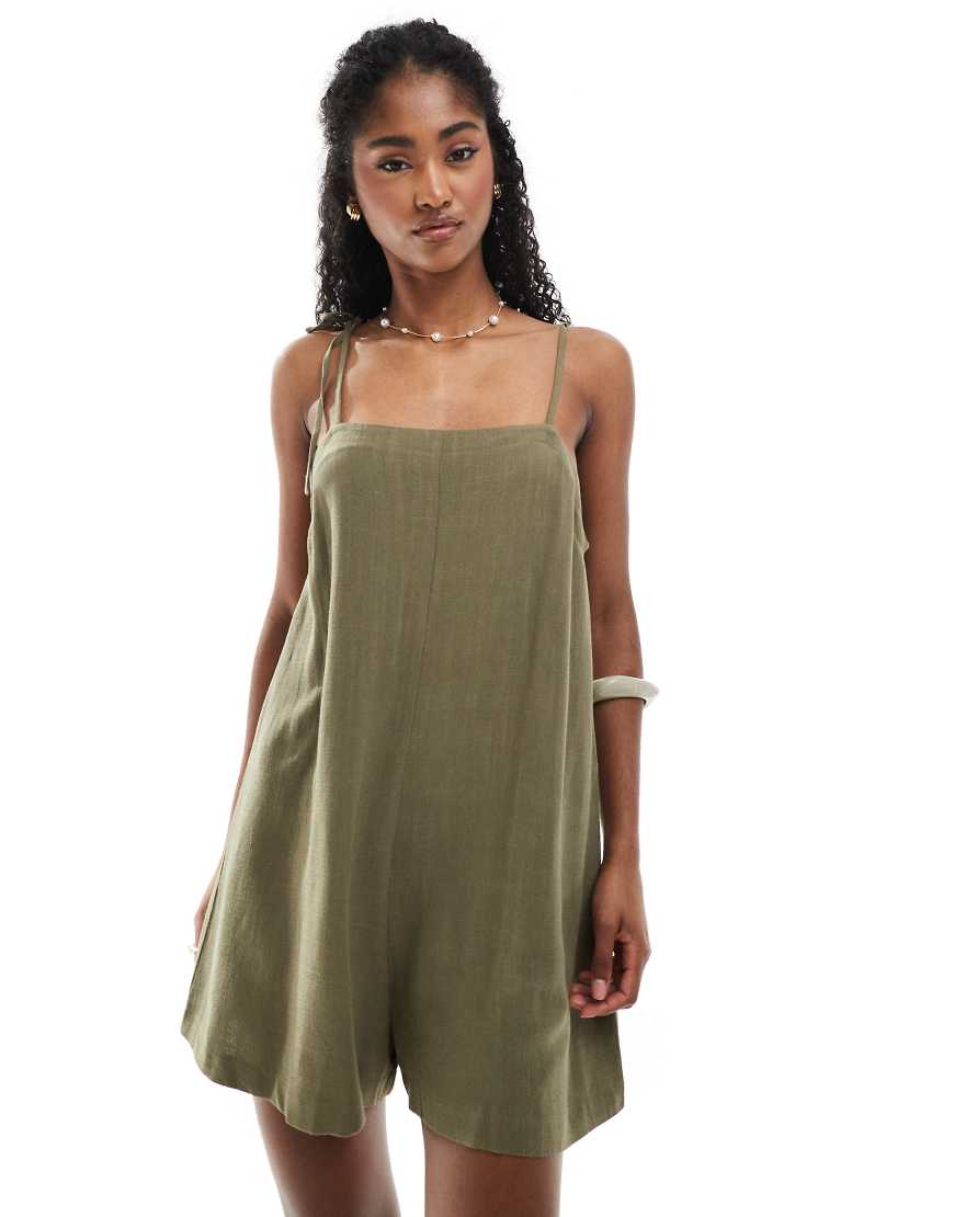 Miss Selfridge - Playsuit aus Leinenmix in Khaki mit Bindeträgern-Grün von Miss Selfridge