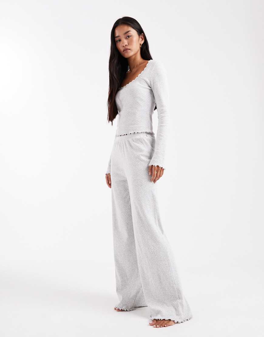 Miss Selfridge - Pointelle-Hose in Hellgrau mit weitem Bein Miss Selfridge - Pointelle-Hose in Hellgrau mit weitem Bein von Miss Selfridge