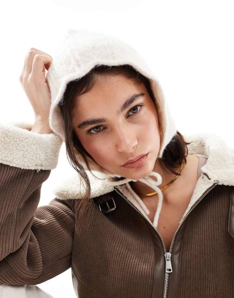 Miss Selfridge - Pointelle-Mütze in Creme mit Muschelkante-Weiß von Miss Selfridge