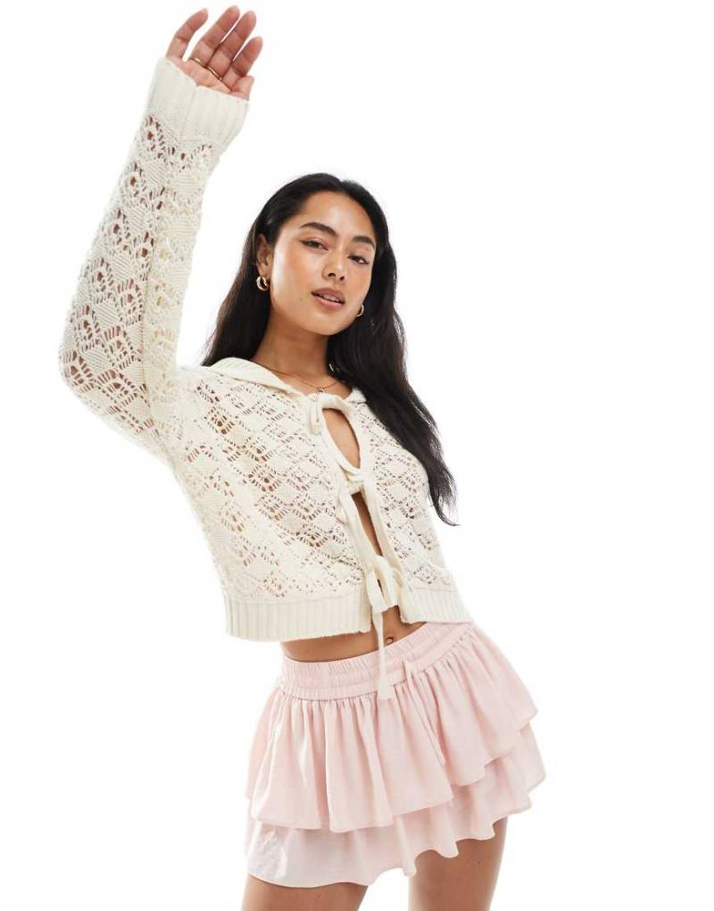 Miss Selfridge - Pointelle-Strickjacke in Creme mit Bindedetails-Gelb von Miss Selfridge