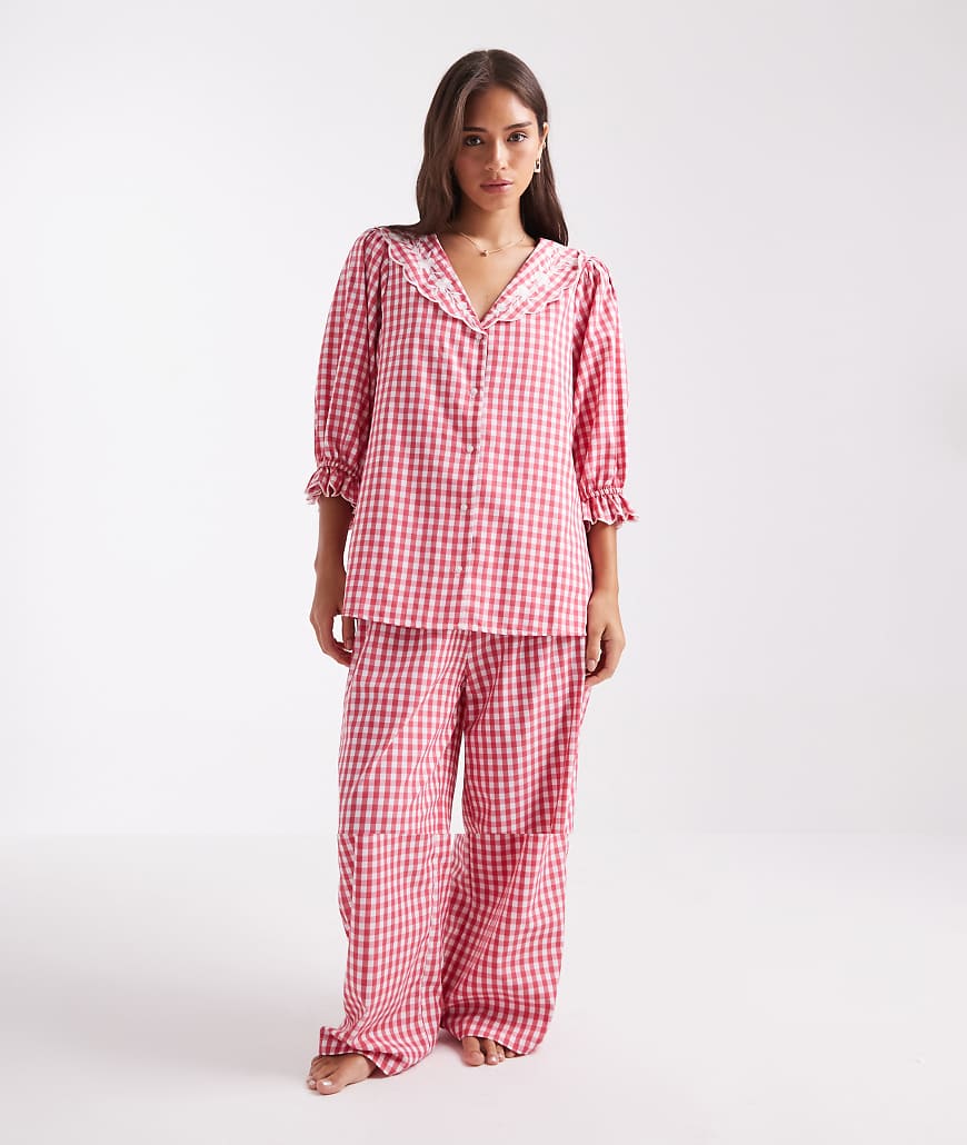 Miss Selfridge - Pyjama-Set mit Vichy-Karos in Rot und weitem Bein-Bunt von Miss Selfridge