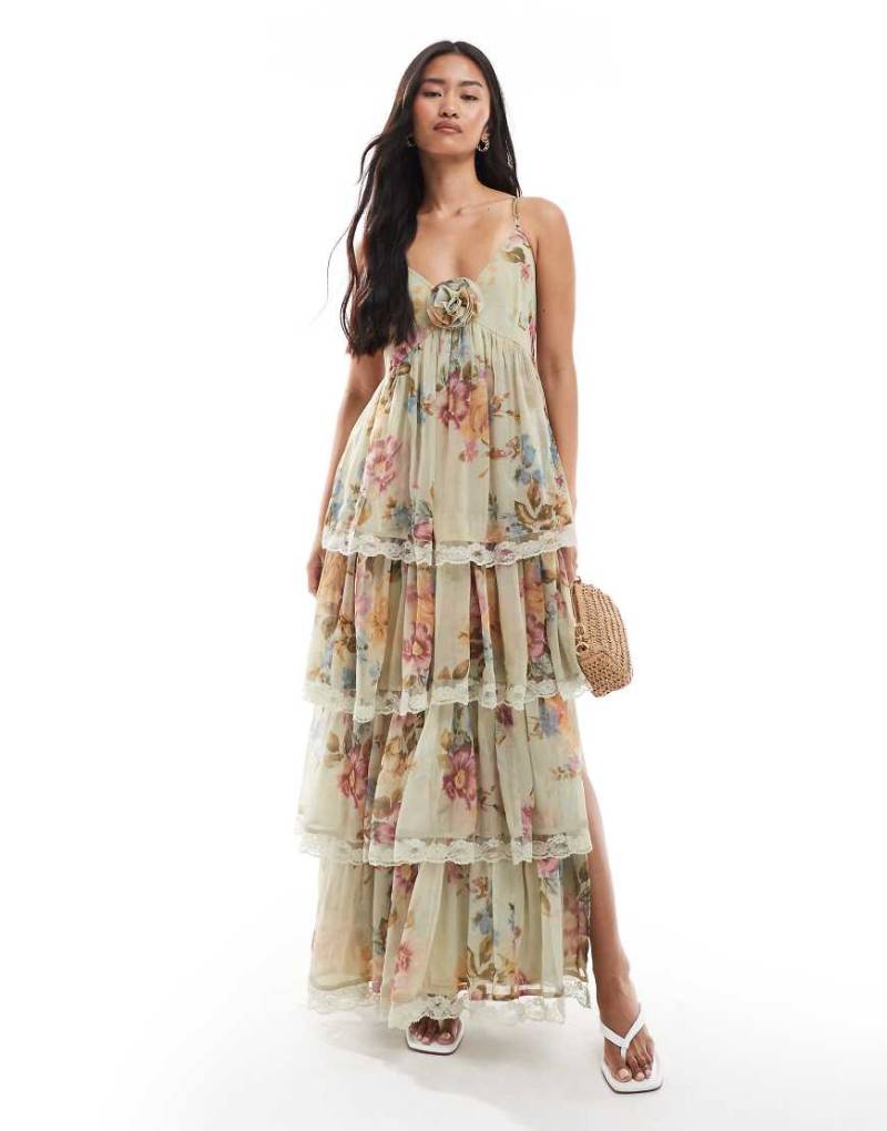 Miss Selfridge - Race Day - Gestuftes Chiffon-Maxikleid in Grün mit Blumenmuster von Miss Selfridge