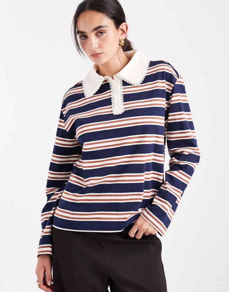 Miss Selfridge - Rugby-Shirt mit Streifen und Spitzenbesatz am Kragen-Bunt von Miss Selfridge