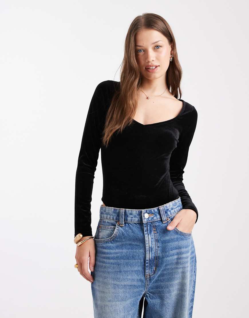 Miss Selfridge - Samt-Body mit Herzausschnitt-Schwarz von Miss Selfridge