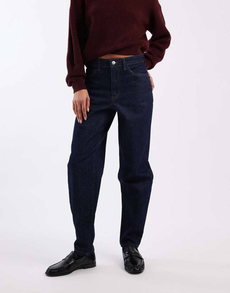 Miss Selfridge - Schmal zulaufende Jeans in Indigoblau Miss Selfridge - Schmal zulaufende Jeans in Indigoblau von Miss Selfridge