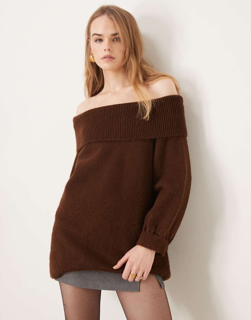 Miss Selfridge - Schulterfreier Oversize-Strickpullover in Braun von Miss Selfridge