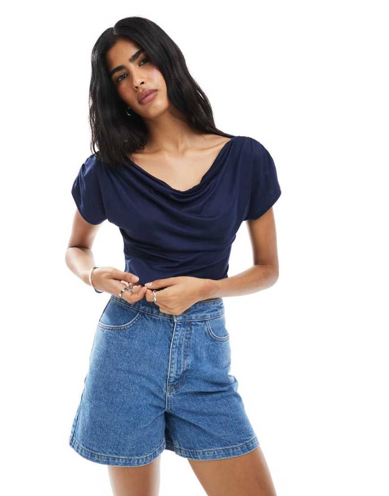 Miss Selfridge - Schulterfreies Oberteil in Marineblau Miss Selfridge - Schulterfreies Oberteil in Marineblau von Miss Selfridge