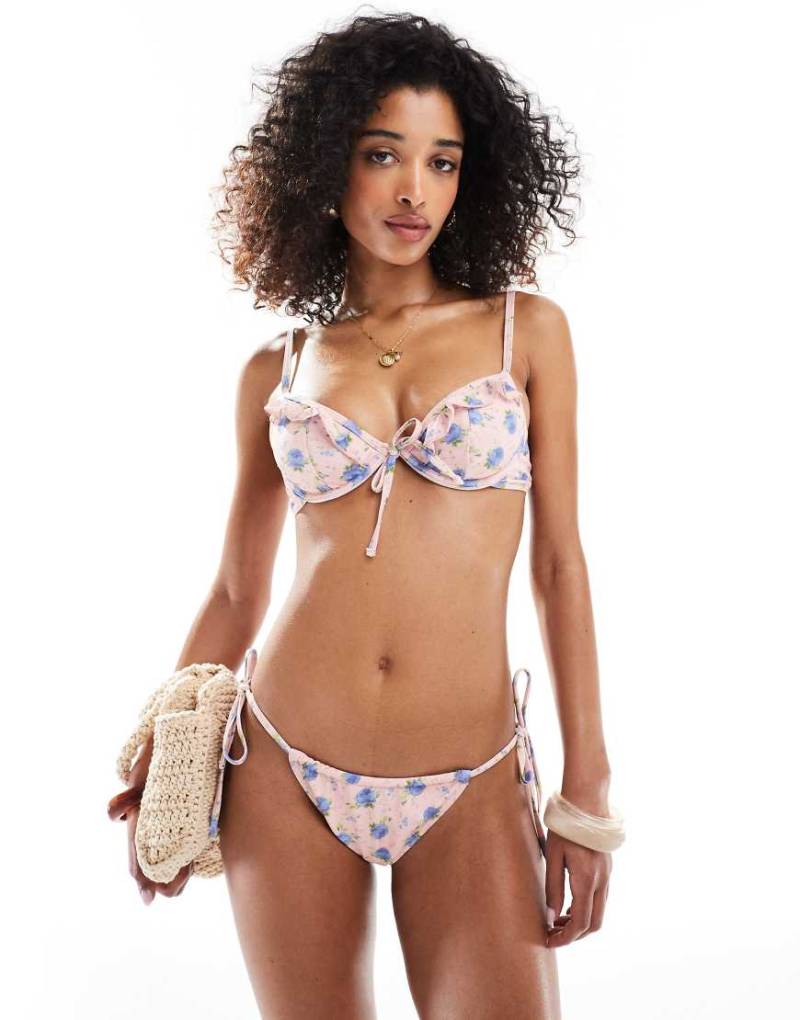 Miss Selfridge - Seitlich gebundene Bikinihose mit Rosenmuster-Bunt von Miss Selfridge