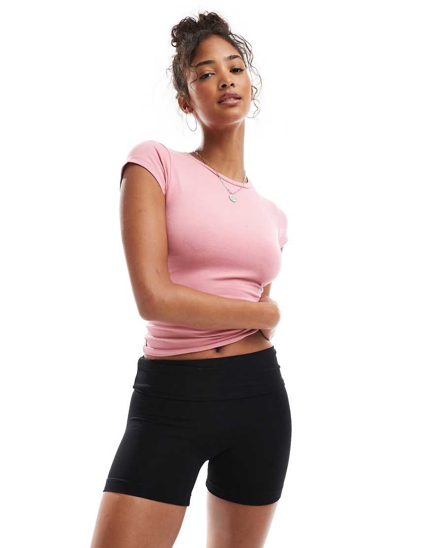 Miss Selfridge - Shorts in Schwarz mit Umschlagbund von Miss Selfridge