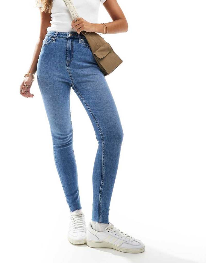 Miss Selfridge - Skinny-Jeans in mittelblauer Waschung mit hohem Bund von Miss Selfridge