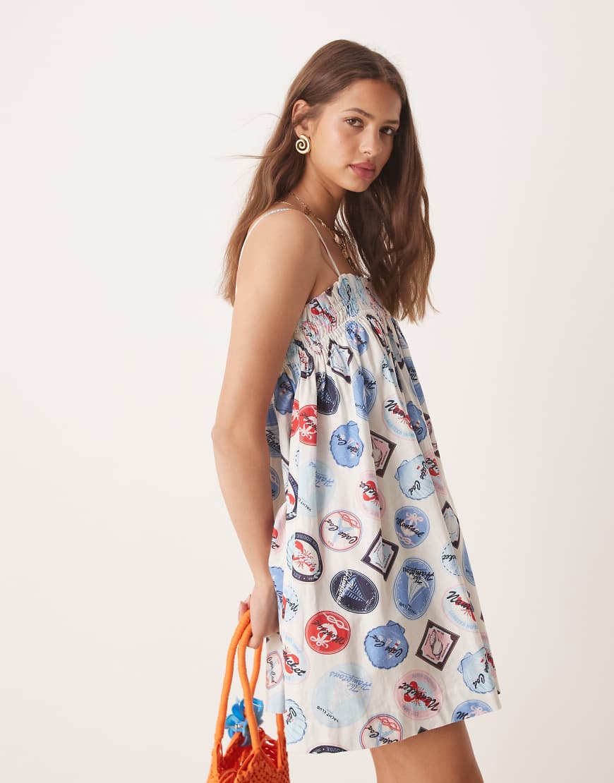 Miss Selfridge - Sommerliches Mini-Hängerkleid mit Print mit Urlaubsmotiven-Bunt von Miss Selfridge