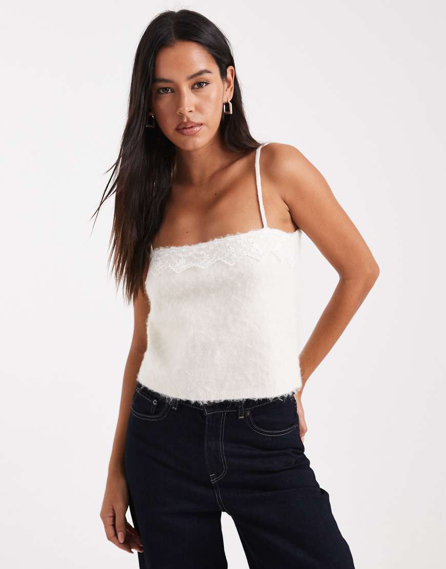 Miss Selfridge - Strick-Camisole in Cremeweiß mit Spitzendetail, Kombiteil von Miss Selfridge
