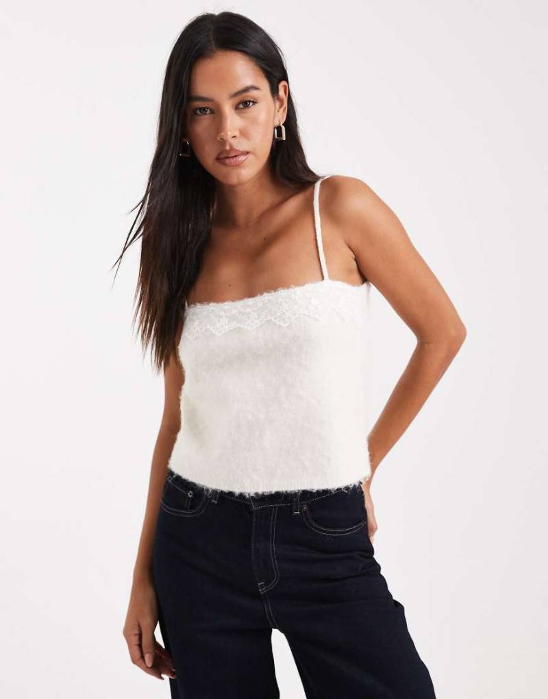 Miss Selfridge - Strick-Camisole in Cremeweiß mit Spitzendetail, Kombiteil von Miss Selfridge