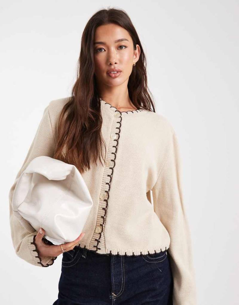 Miss Selfridge - Strickjacke in Beige mit Languettenstich-Neutral Miss Selfridge - Strickjacke in Beige mit Languettenstich-Neutral von Miss Selfridge