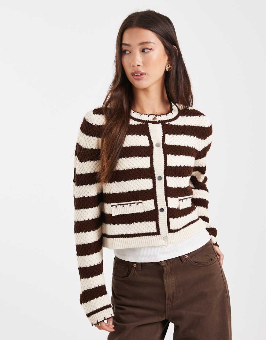 Miss Selfridge - Strickjacke in Buttermilchgelb mit Langettenstich, Streifen und zwei Taschen von Miss Selfridge