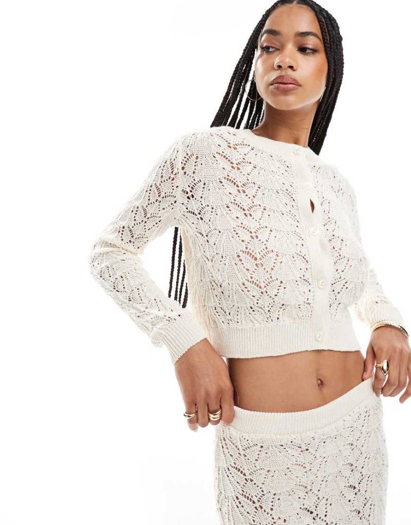 Miss Selfridge - Gehäkelte Strickjacke in Cremeweiß, Kombiteil von Miss Selfridge