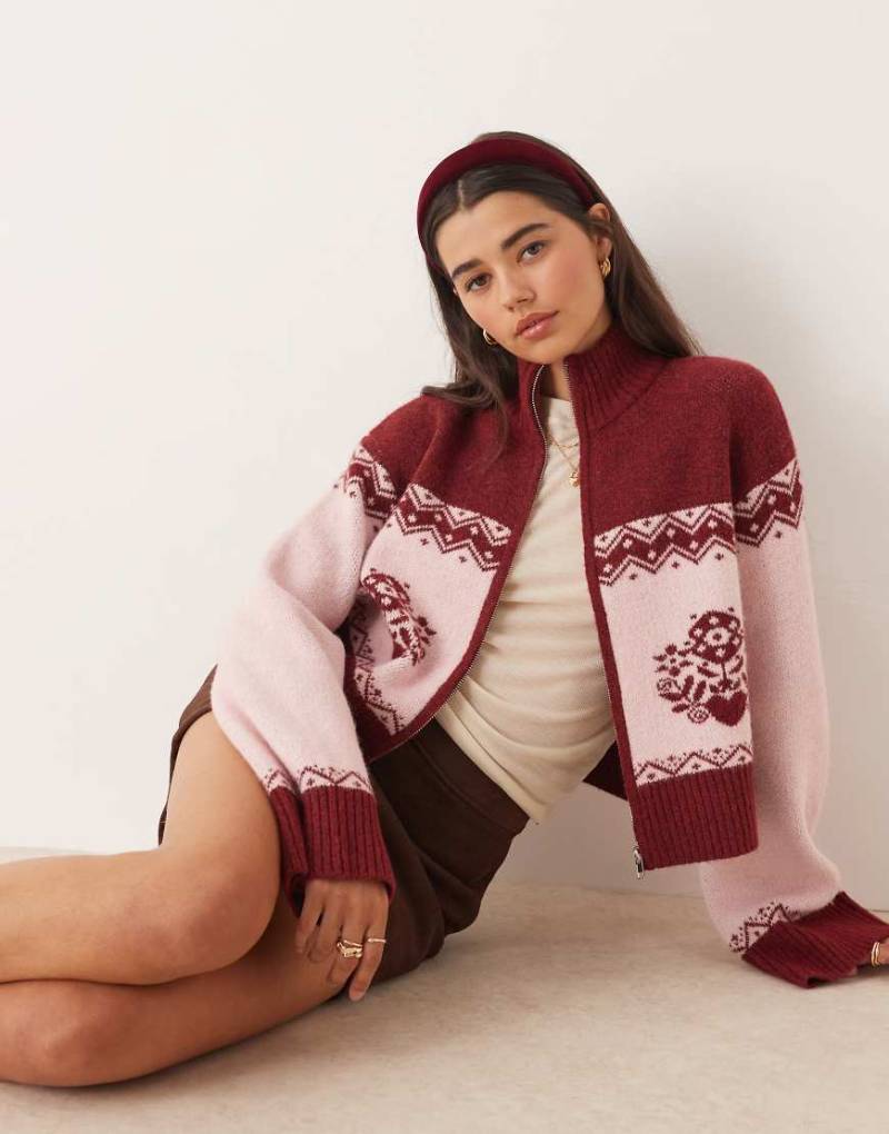 Miss Selfridge - Strickjacke in Pflaume mit Reißverschlussdetail und Muster-Bunt von Miss Selfridge