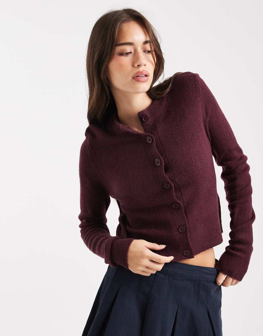 Miss Selfridge - Strickjacke in Pflaume mit Rundhalsausschnitt-Lila Miss Selfridge - Strickjacke in Pflaume mit Rundhalsausschnitt-Lila von Miss Selfridge