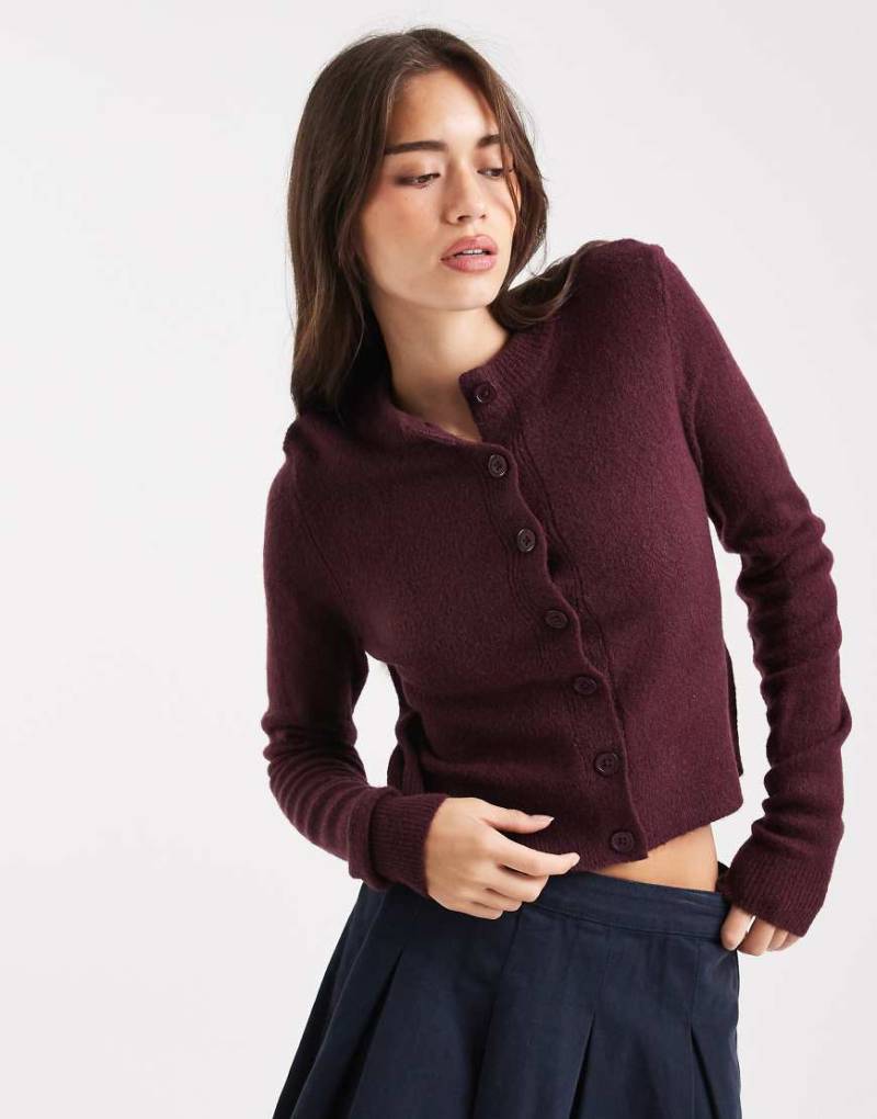 Miss Selfridge - Strickjacke in Pflaume mit Rundhalsausschnitt-Lila Miss Selfridge - Strickjacke in Pflaume mit Rundhalsausschnitt-Lila von Miss Selfridge