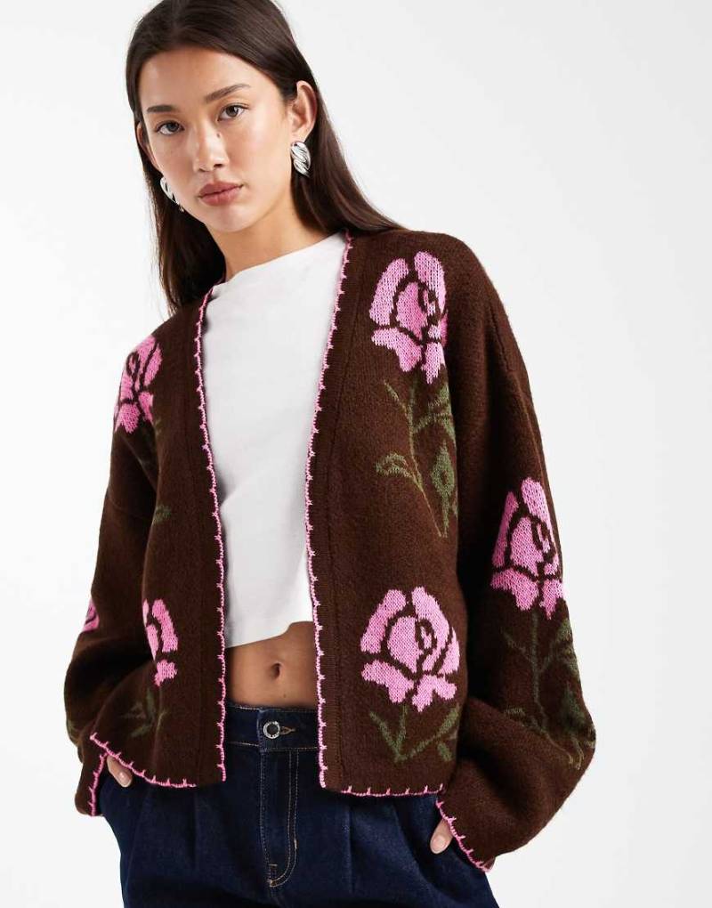Miss Selfridge - Strickjacke in Schokobraun mit Languettenstich und Blumenmuster-Brown von Miss Selfridge