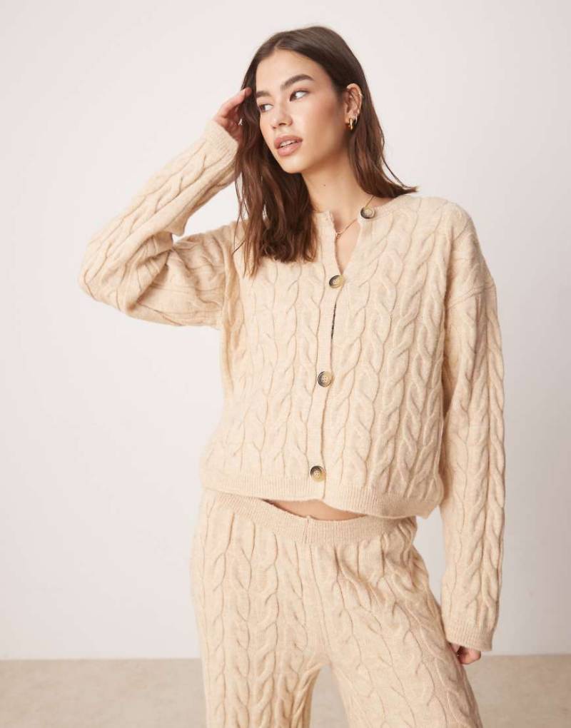 Miss Selfridge - Strickjacke in Taupe mit Zopfmuster, Kombiteil-Neutral von Miss Selfridge