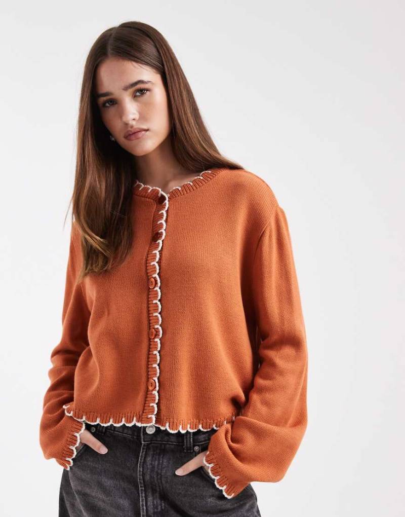 Miss Selfridge - Strickjacke in Zimtbraun mit Languettenstich-Orange von Miss Selfridge