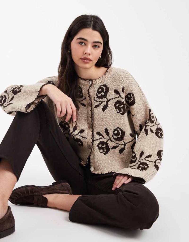 Miss Selfridge - Strickjacke mit Deckenstich und Blumenmuster-Weiß von Miss Selfridge