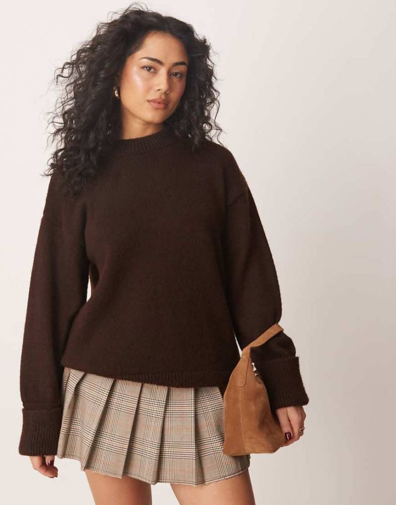 Miss Selfridge - Strickpullover in Braun mit Rundhalsausschnitt von Miss Selfridge