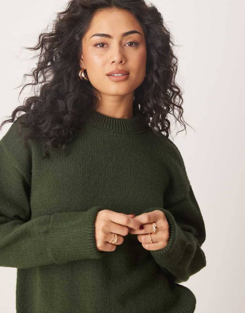 Miss Selfridge - Strickpullover in Tannengrün mit Rundhalsausschnitt von Miss Selfridge