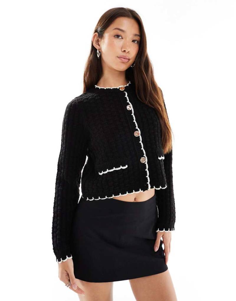 Miss Selfridge - Strukturierte Strickjacke in Schwarz mit Langettenstich von Miss Selfridge