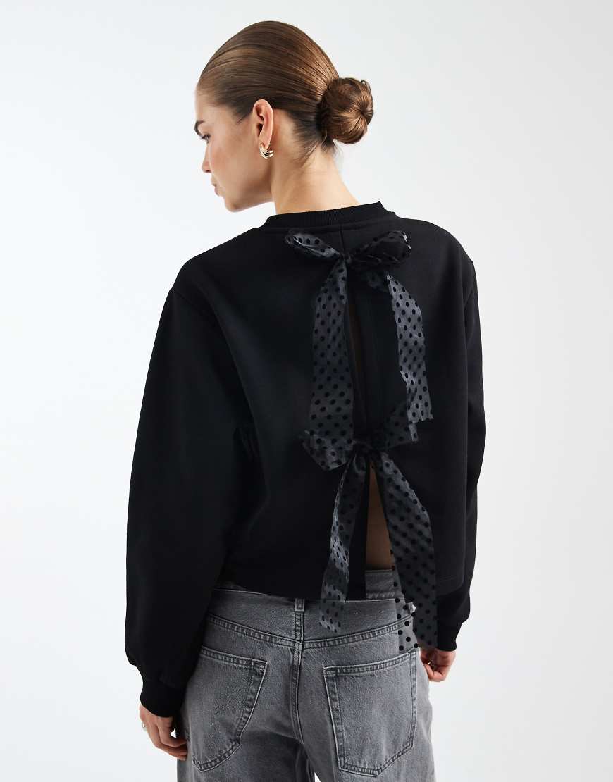 Miss Selfridge - Sweatshirt in Schwarz mit Schleife am Rücken von Miss Selfridge