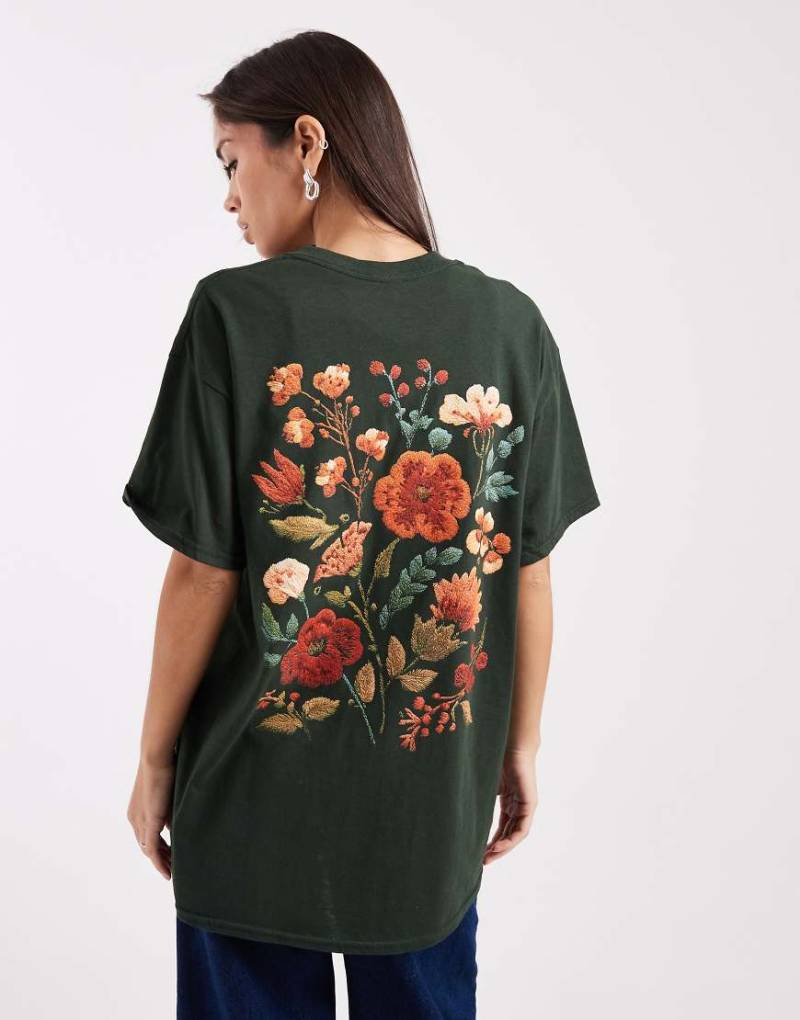 Miss Selfridge - T-Shirt in Olivgrün mit floralem Gobelin-Print von Miss Selfridge