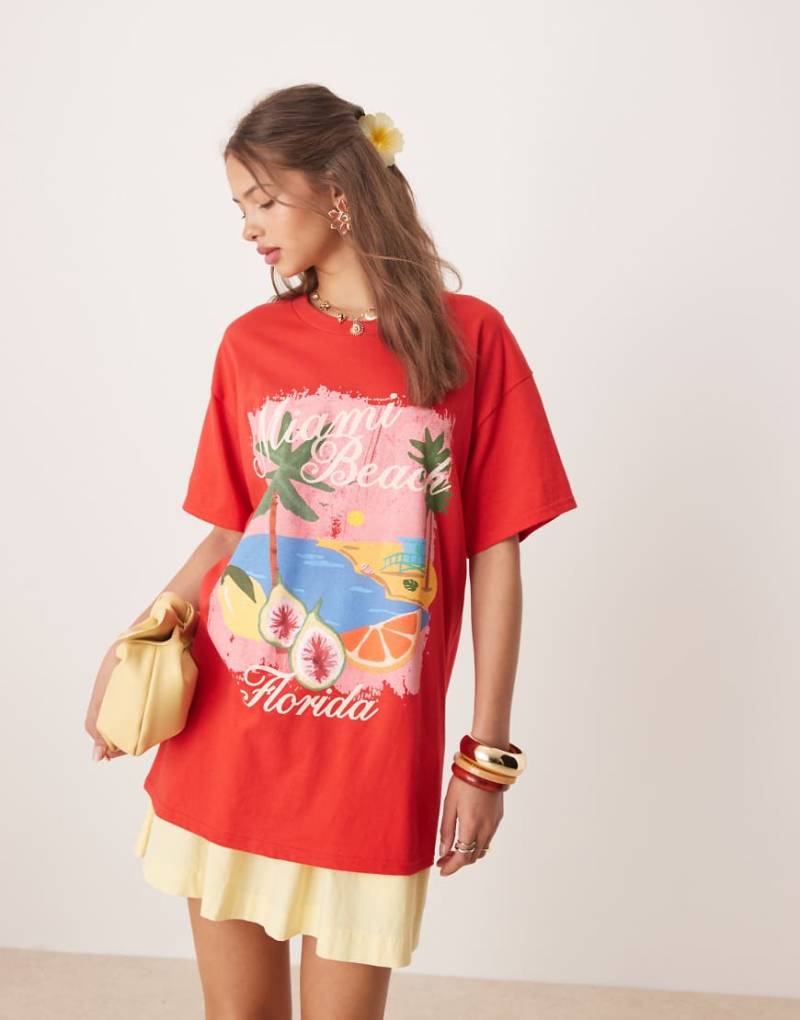 Miss Selfridge - T-Shirt in Rot mit „Miami Beach"-Sommer-Grafikprint von Miss Selfridge