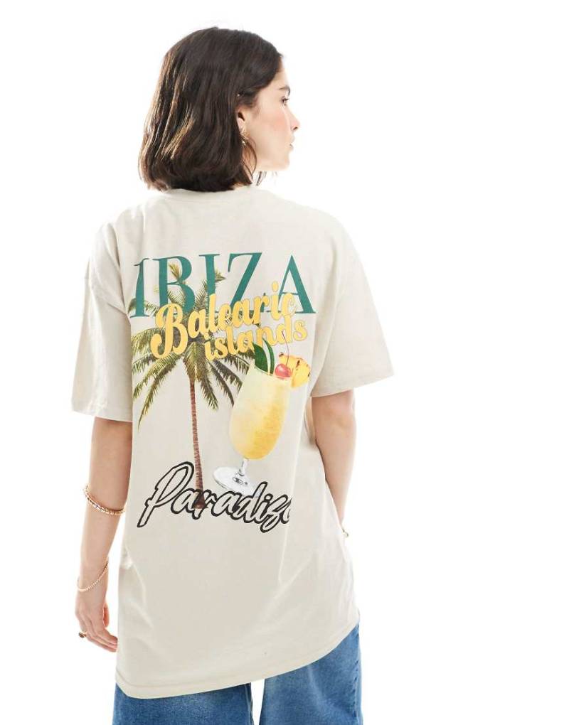 Miss Selfridge - T-Shirt in Sand mit sommerlichem „Ibiza"-Grafikprint-Neutral Miss Selfridge - T-Shirt in Sand mit sommerlichem „Ibiza"-Grafikprint-Neutral von Miss Selfridge