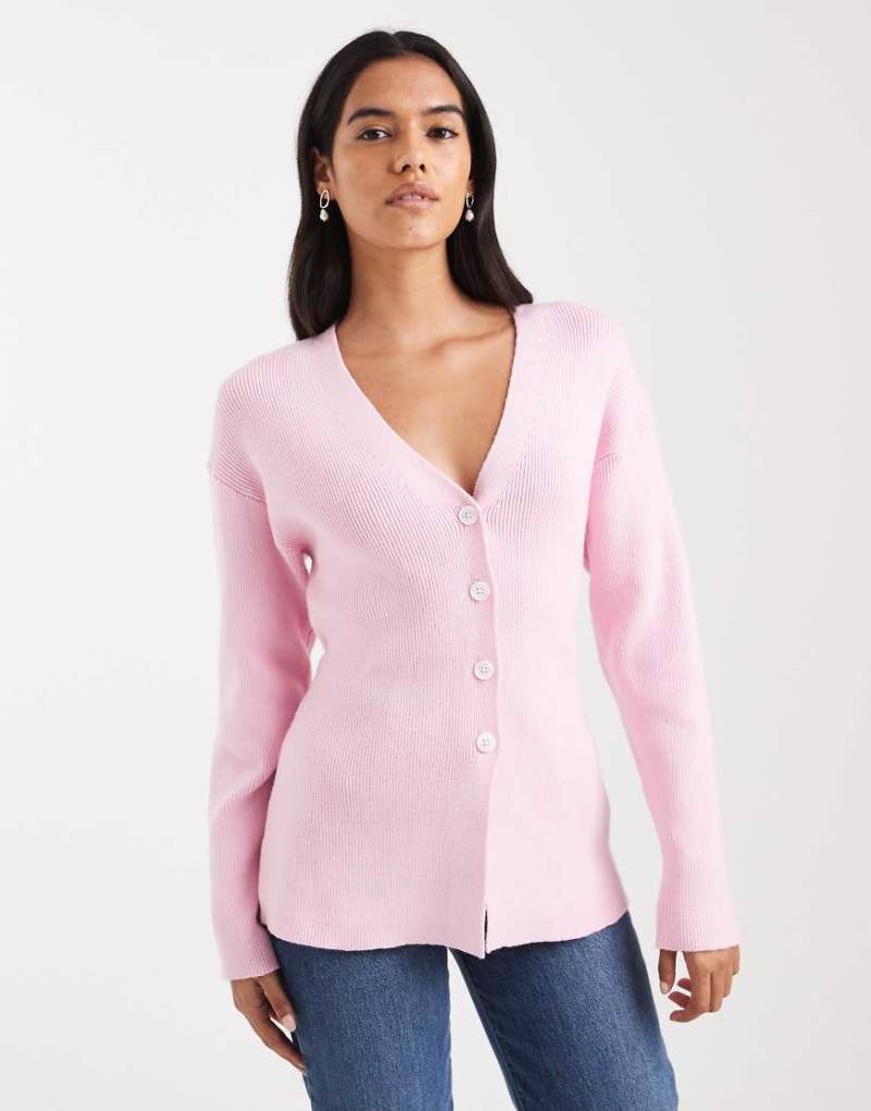Miss Selfridge - Taillierte Strickjacke in sanftem Rosa von Miss Selfridge