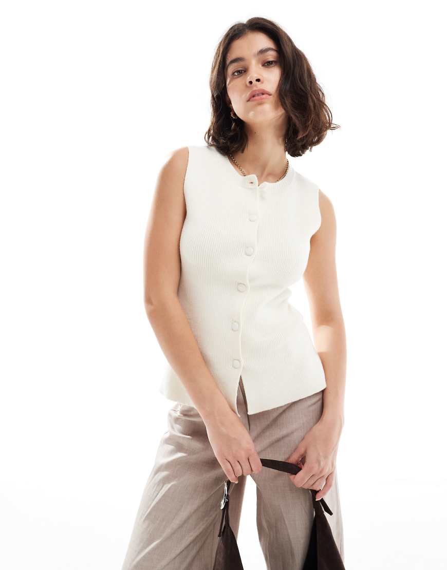 Miss Selfridge - Taillierte Strickweste in Cremeweiß von Miss Selfridge