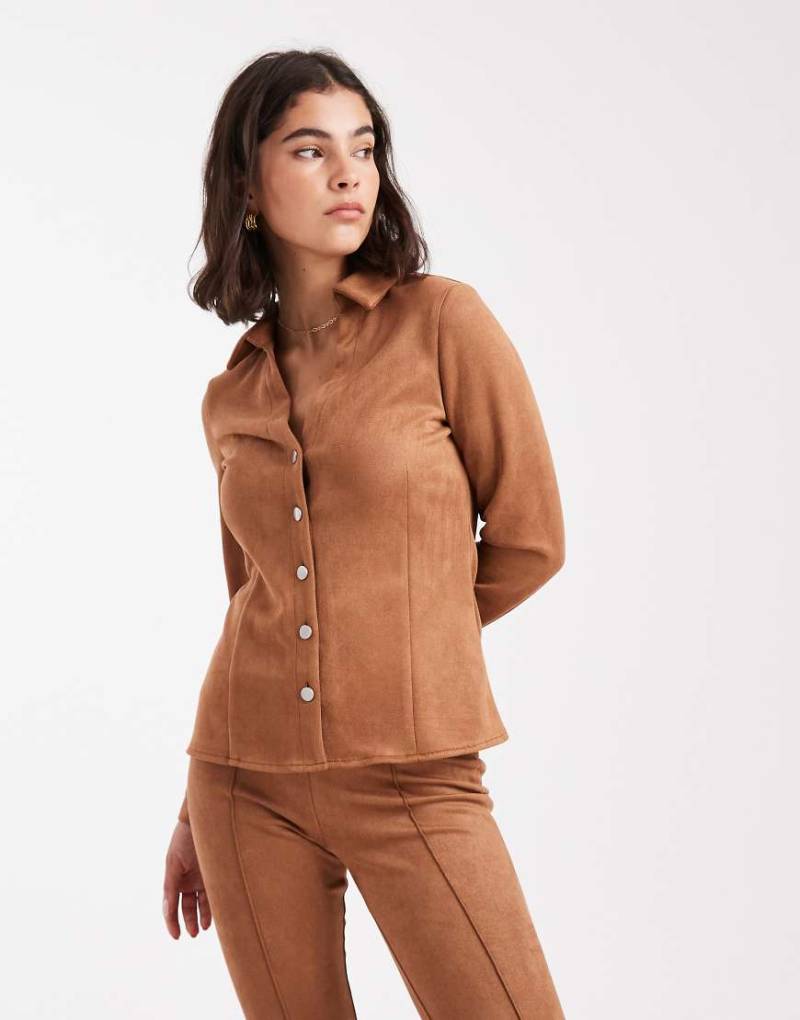 Miss Selfridge - Tailliertes Hemd aus Wildlederimitat-Brown von Miss Selfridge