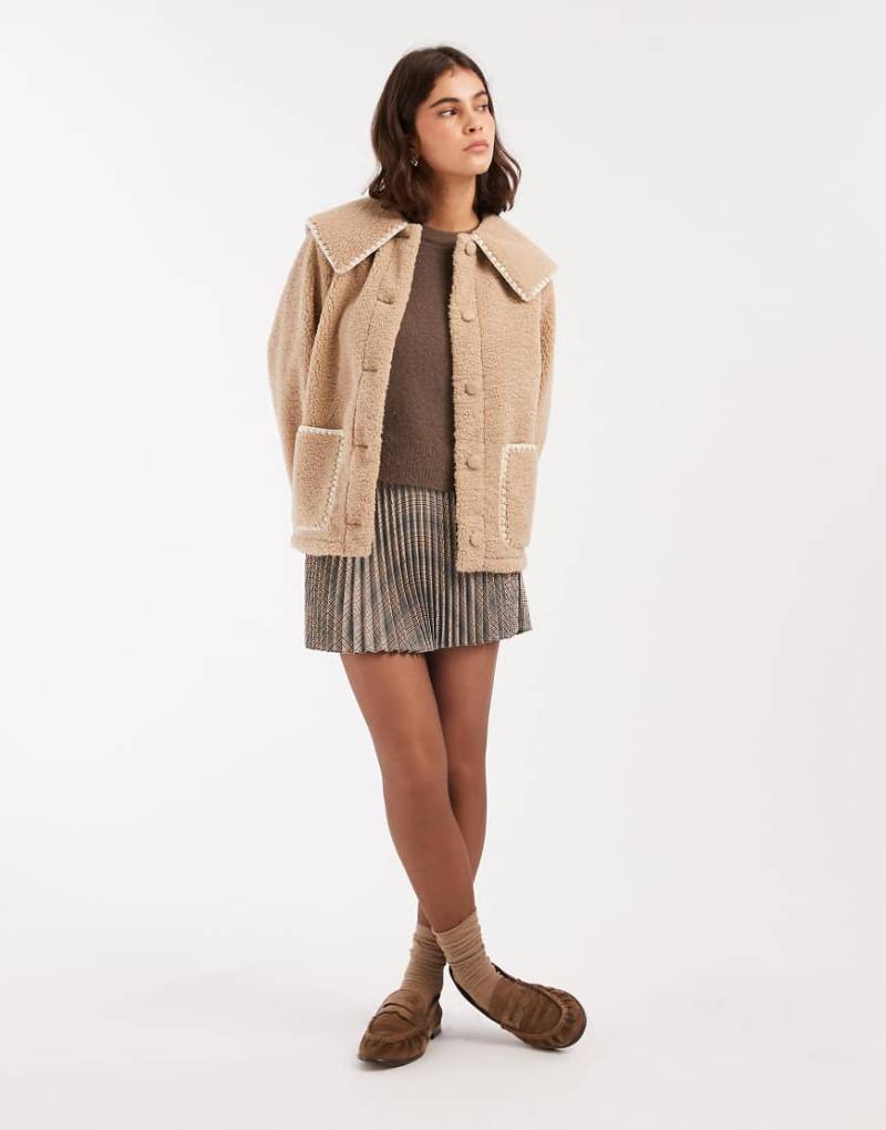 Miss Selfridge - Teddyfell-Jacke in Camel mit Langettenstich und Kragendetail-Neutral von Miss Selfridge