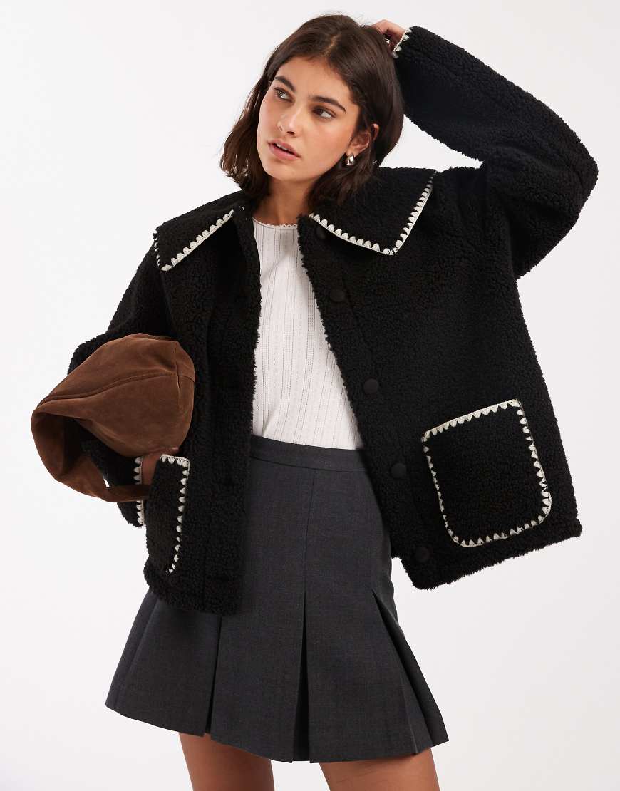 Miss Selfridge - Teddyfell-Jacke in Schwarz mit Langettenstich und Kragendetail von Miss Selfridge