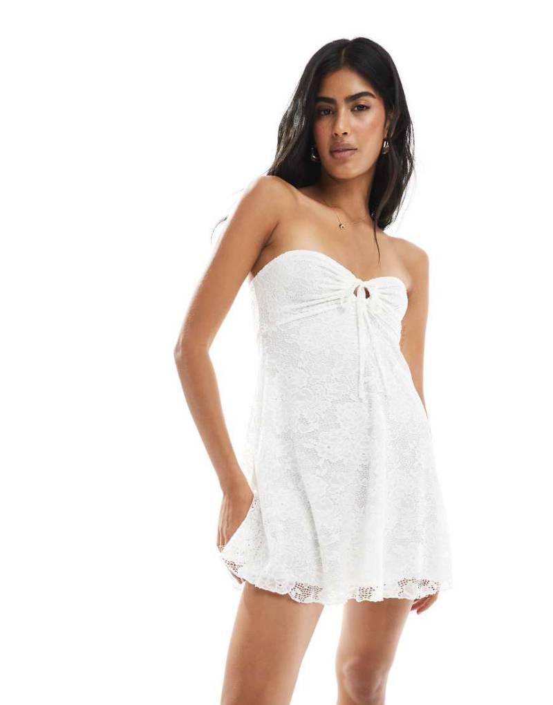 Miss Selfridge - Trägerloses Babydoll-Kleid in Weiß aus Spitze von Miss Selfridge