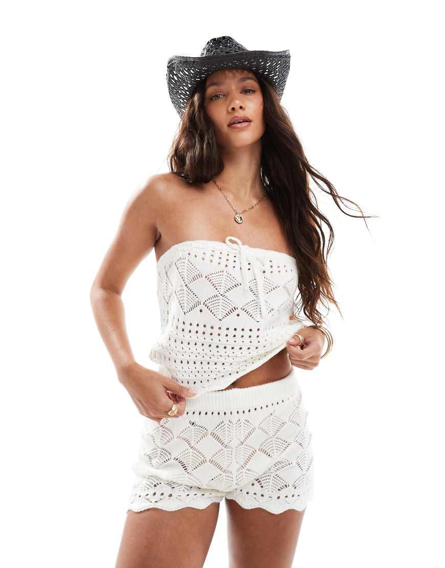 Miss Selfridge - Trägerloses Strandoberteil aus Häkelstrick in Creme, Kombiteil-Weiß von Miss Selfridge
