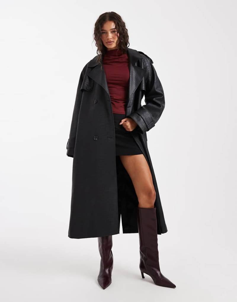 Miss Selfridge - Trenchcoat aus Kunstleder in Schwarz mit Crackle-Optik von Miss Selfridge