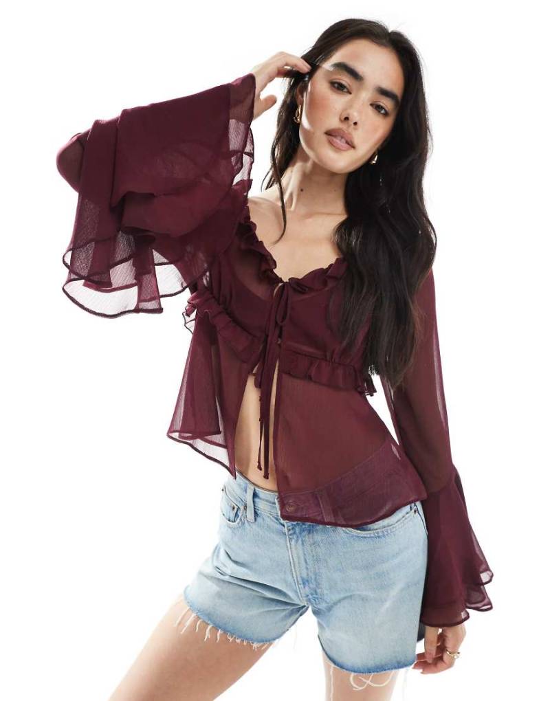 Miss Selfridge - Vorne gebundene Bluse in Traubenrot mit Rüschen-Lila von Miss Selfridge